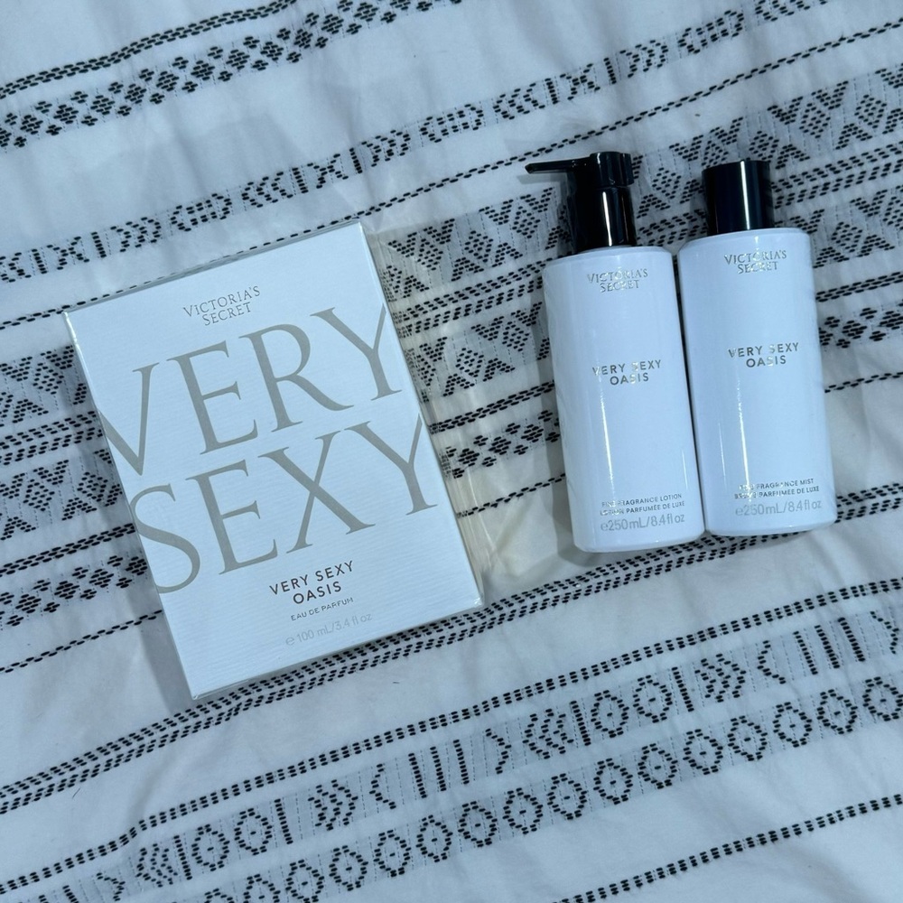 Victoria Secret- very sexy oasis bundle